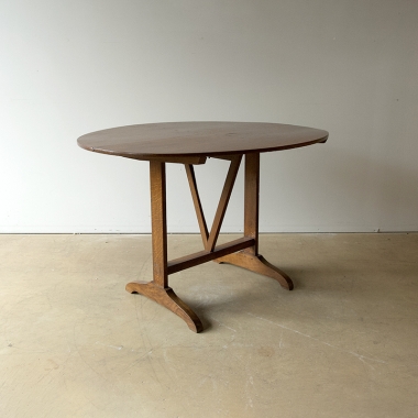 French Walnut Table à Vigneron