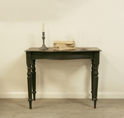 Charming Colonial Side Table